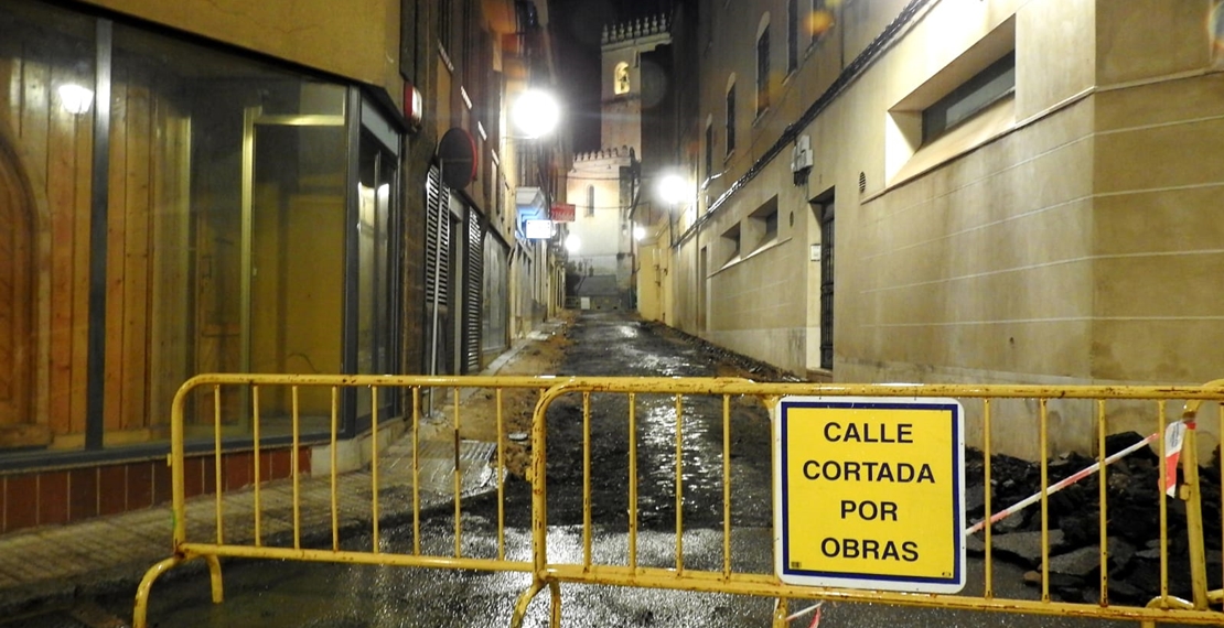 Continúan los trabajos de asfaltado en las calles de Badajoz.