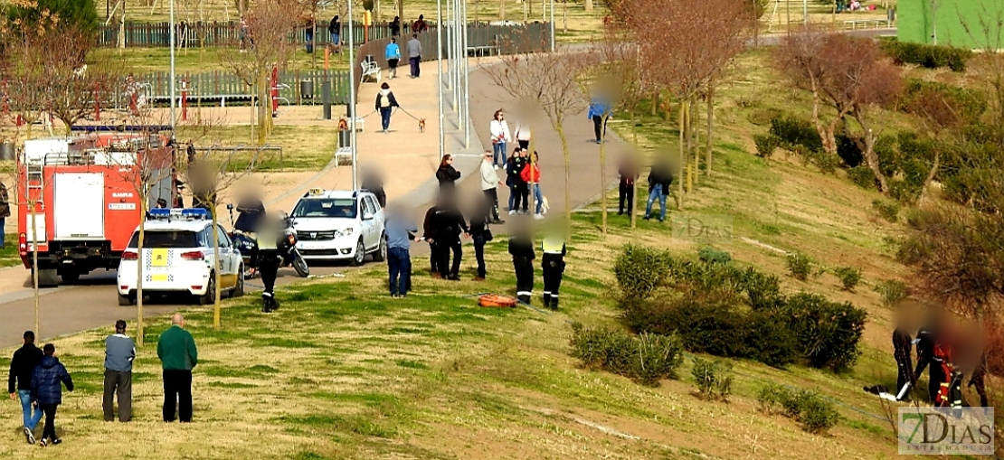 Imágenes del hallazgo de un cuerpo sin vida en el Río Guadiana su paso por Badajoz