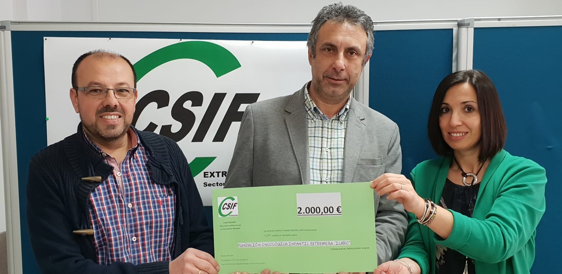 CSIF dona 2.000 euros a la Fundación Oncológica Infantil Extremeña &#39;ÍCARO&#39;