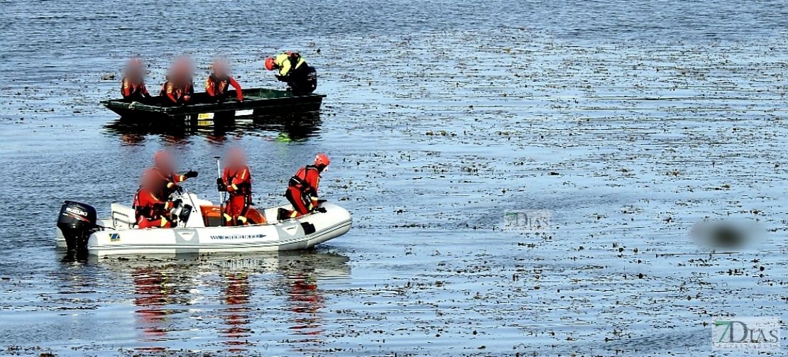 Imágenes del hallazgo de un cuerpo sin vida en el Río Guadiana su paso por Badajoz