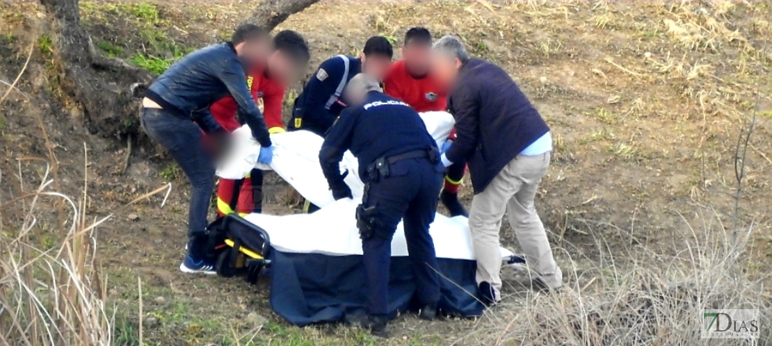 Imágenes del hallazgo de un cuerpo sin vida en el Río Guadiana su paso por Badajoz