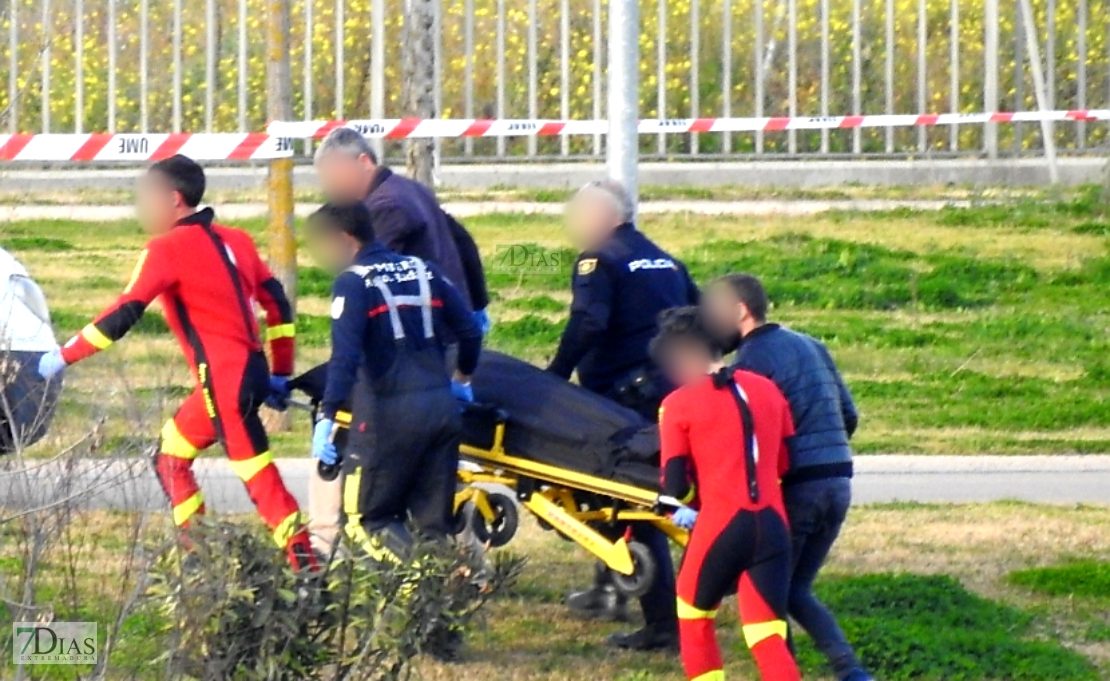 Imágenes del hallazgo de un cuerpo sin vida en el Río Guadiana su paso por Badajoz