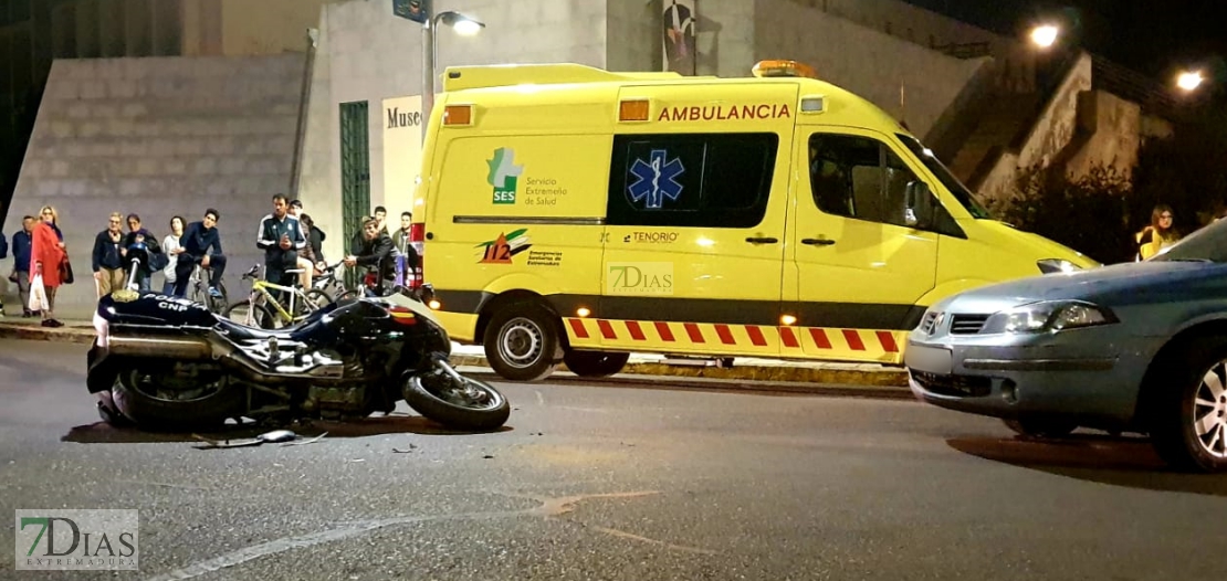 Se accidenta un policia nacional en el centro de Badajoz