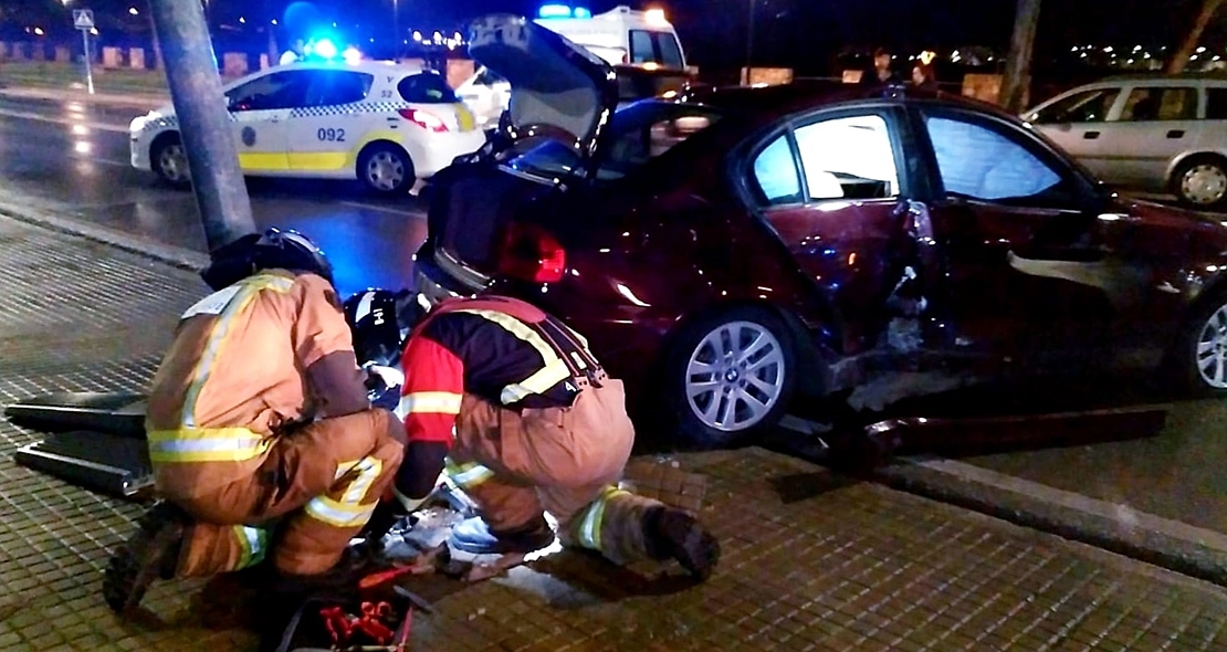 Un accidente en el Paseo Fluvial sobresalta a los vecinos