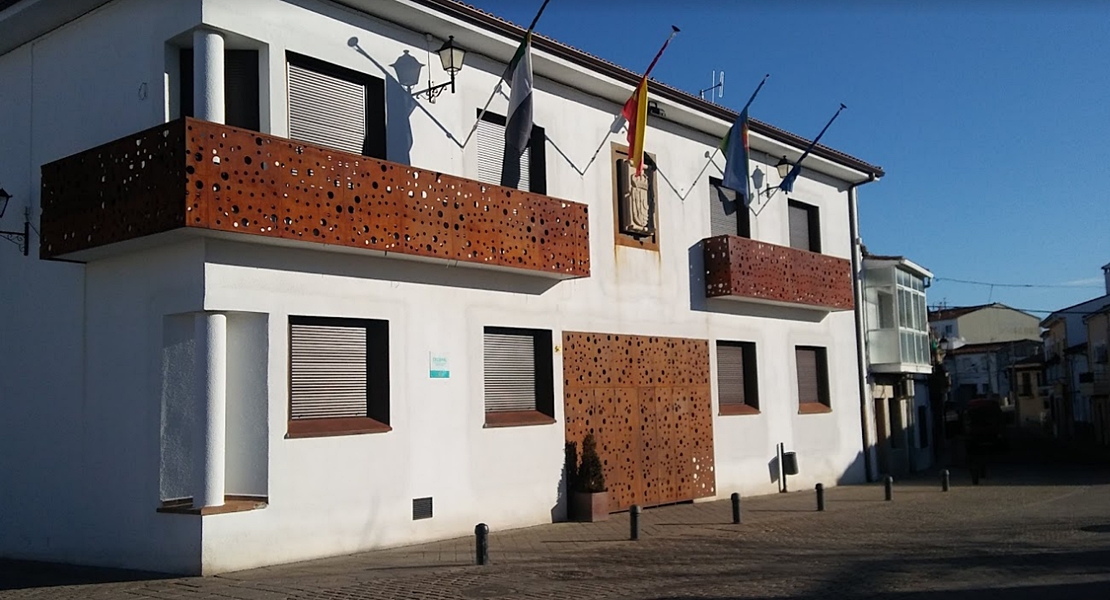 Almaraz entrega más de 37.000 euros a estudiantes de la localidad