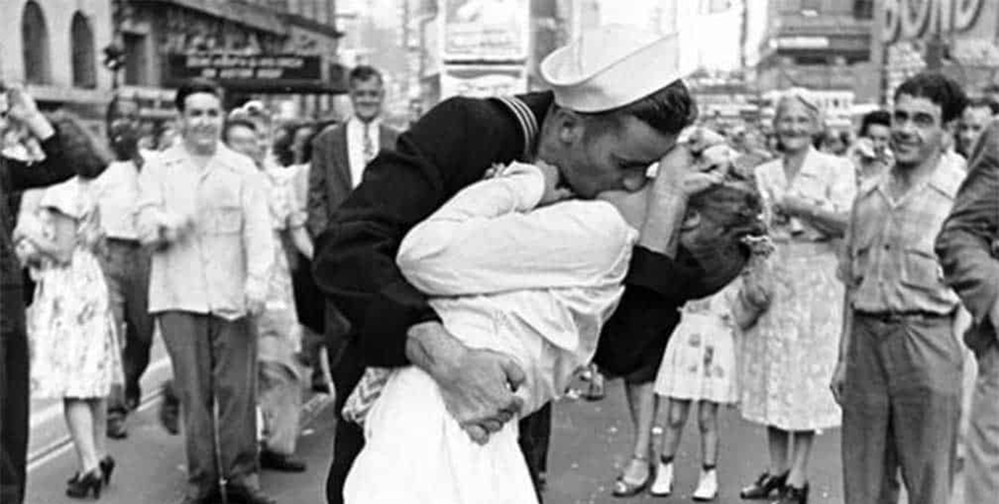 Adiós al famoso marinero del beso en Times Square