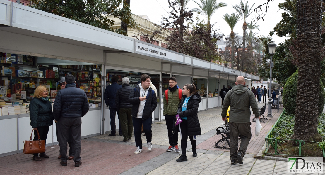 La avenida de Huelva, gran bulevar del libro antiguo y de ocasión en Badajoz