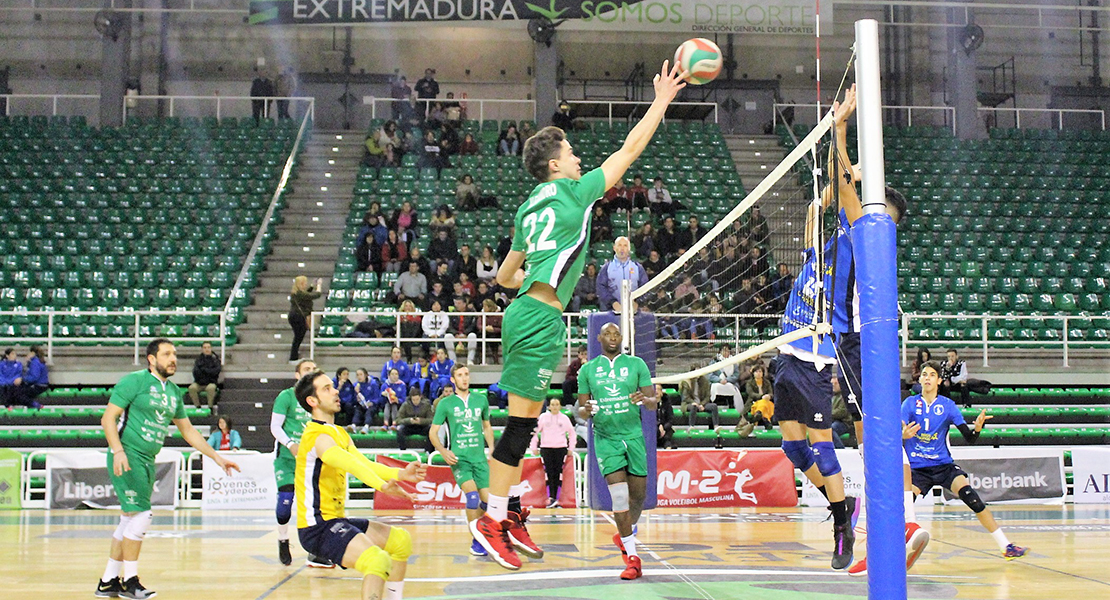 El Cáceres Voleibol recibe al segundo clasificado