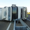 Accidente y vuelco de un camión en las proximidades de Mérida