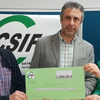 CSIF dona 2.000 euros a la Fundación Oncológica Infantil Extremeña &#39;ÍCARO&#39;