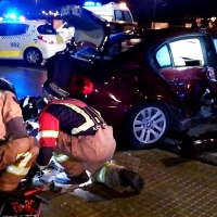 Un accidente en el Paseo Fluvial sobresalta a los vecinos