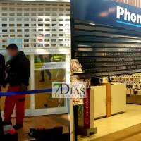 Realizan un alunizaje de madrugada en el Carrefour de Mérida