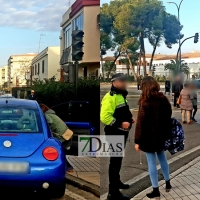 Una colisión entre un camión y un turismo provoca grandes retenciones en Badajoz