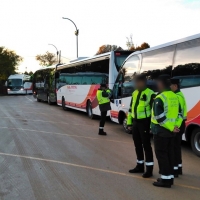 Tráfico inspecciona el transporte escolar en calles y carreteras