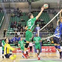 El Cáceres Voleibol recibe al segundo clasificado