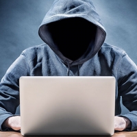 Condenados los padres de dos niñas que difundieron una foto de su compañera desnuda