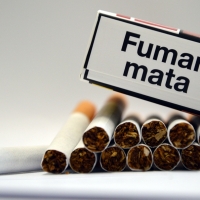 Le retiran la custodia de sus hijos por fumar compulsivamente