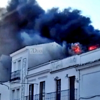 Dos heridos en un incendio de vivienda en Azuaga