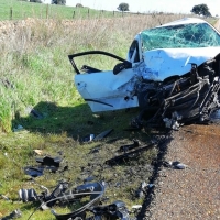 Choque frontolateral entre dos vehículos en la carretera de Valverde de Leganés