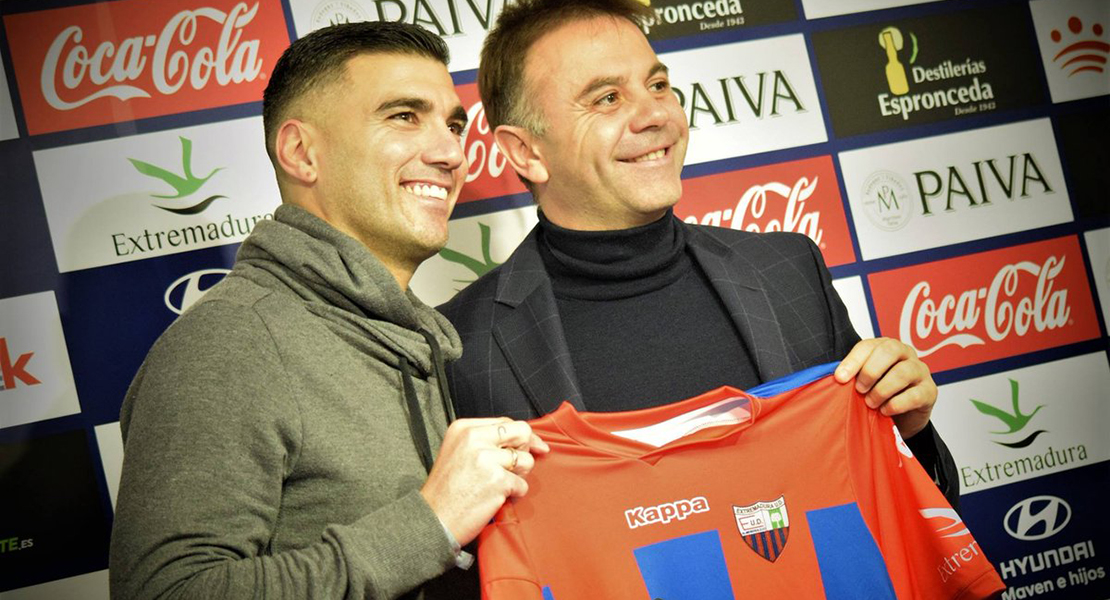 José Antonio Reyes ya puede debutar con el Extremadura UD