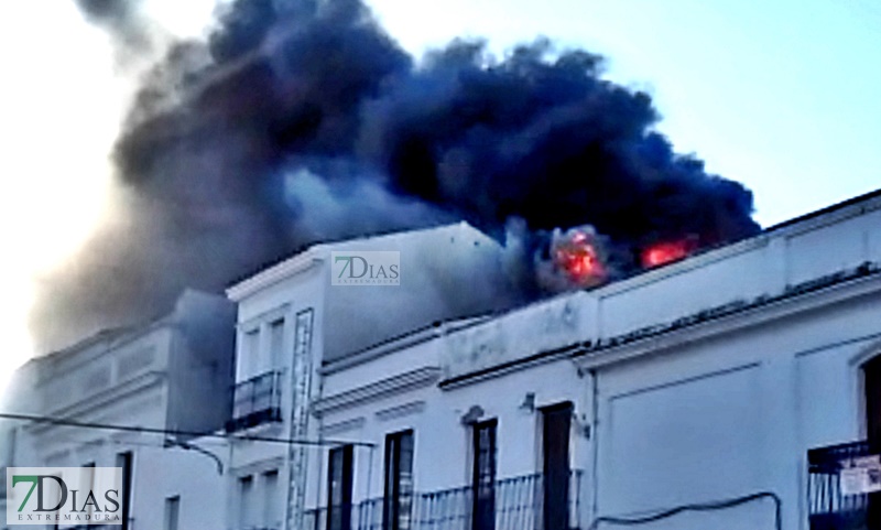 Dos heridos en un incendio de vivienda en Azuaga