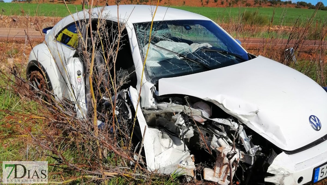 Choque frontolateral entre dos vehículos en la carretera de Valverde de Leganés