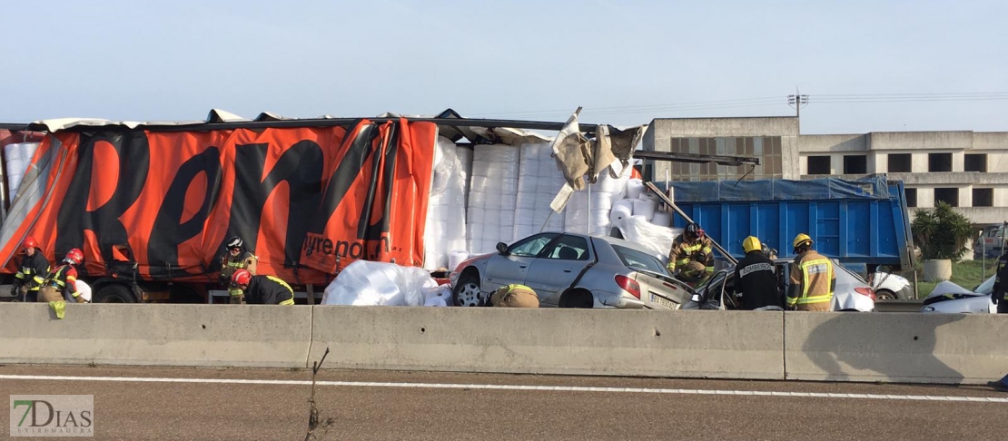 Grave accidente de tráfico en la autovía A-5 cerca de Badajoz