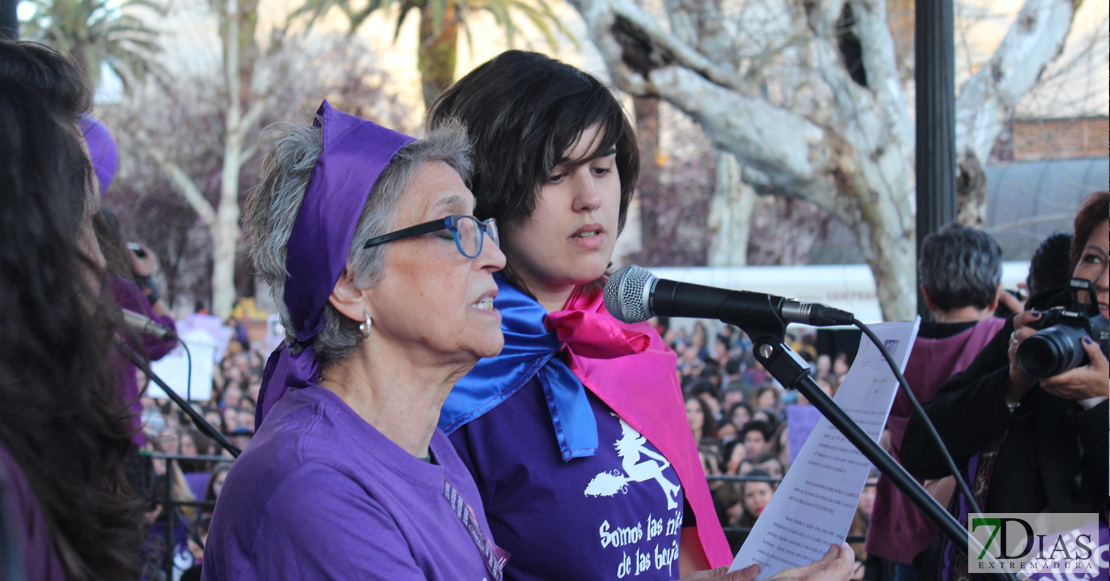 Más de 7.000 personas recorren las calles de Badajoz en el 8M