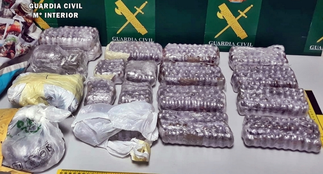La Guardia Civil intercepta en un vehículo 9,5 kilogramos de droga destinados a Galicia