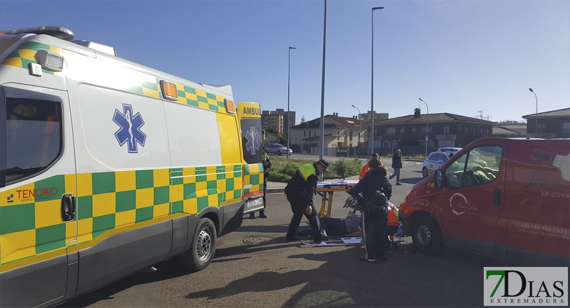 Herido en una colisión entre una furgoneta y una moto en Badajoz