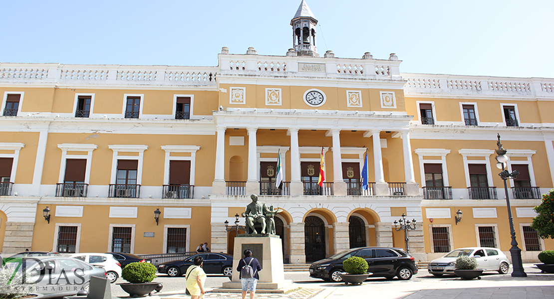 20 asociaciones se concentrarán en la puerta del ayuntamiento pacense