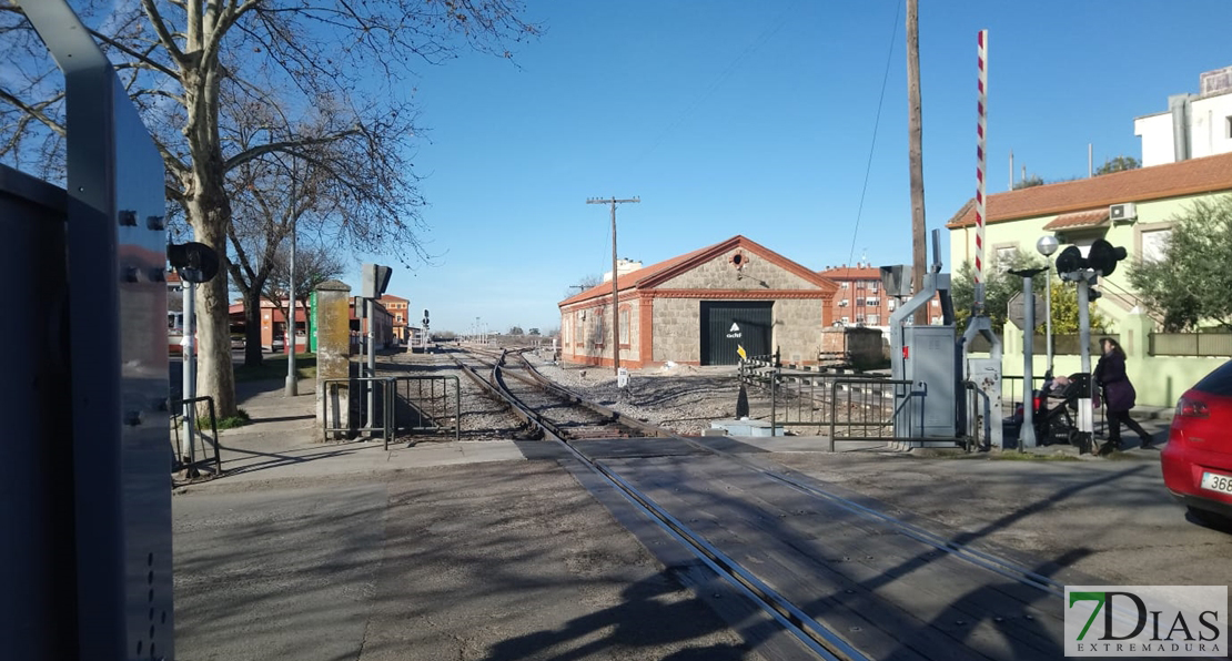 Adif licita la eliminación de tres pasos de nivel en el trayecto Monfragüe-Plasencia
