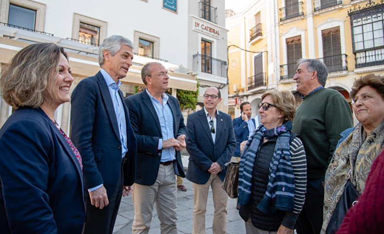 Nogales anuncia una bajada de impuestos si sale elegida alcaldesa de Mérida