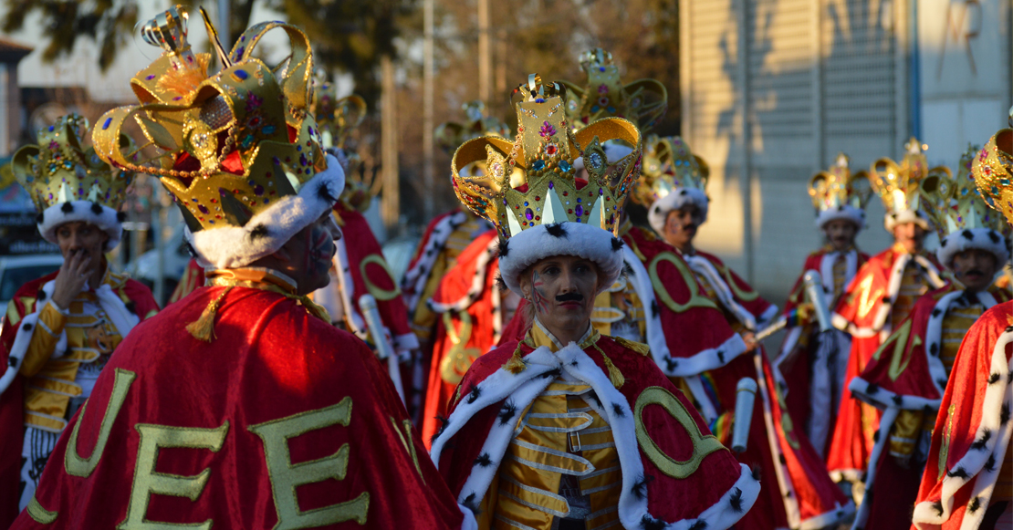 Más de 2.000 personas participan en el desfile de comparsas del carnaval dombenitense