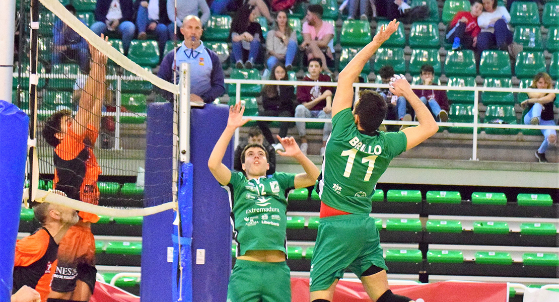 El Cáceres Voleibol se suma a la lucha por la sexta plaza