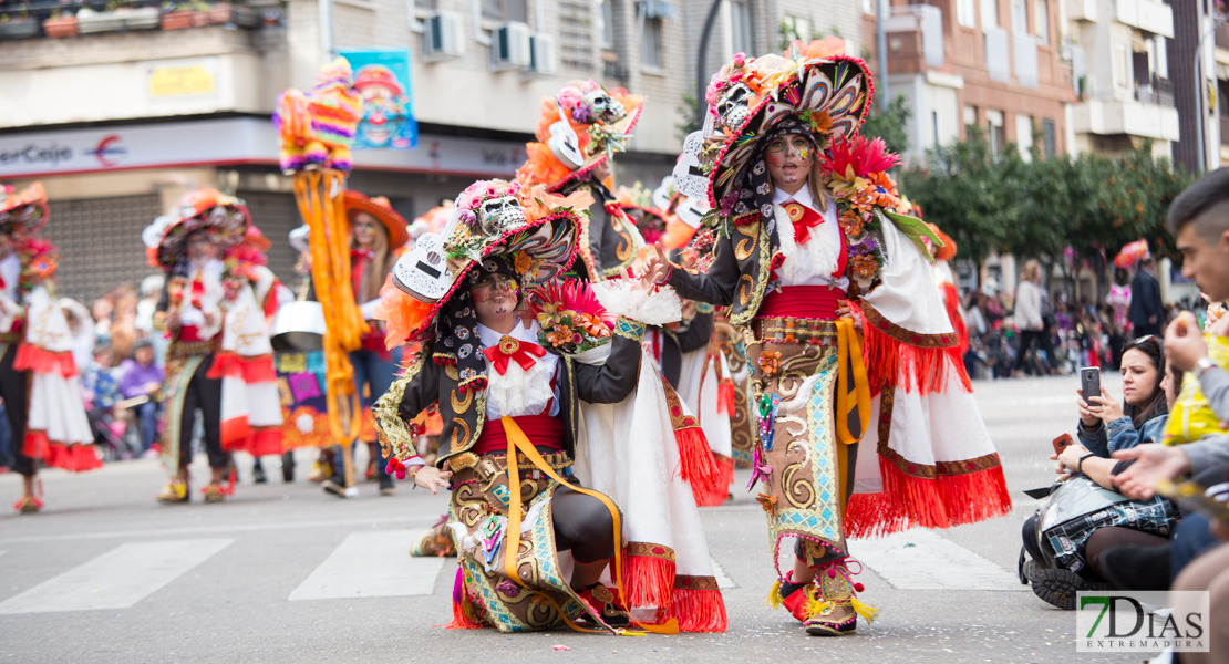 Los mejores planos generales del desfile de comparsas del carnaval de Badajoz