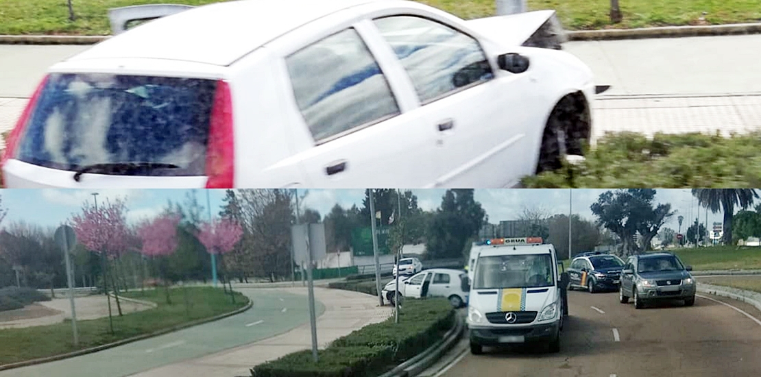 Pierde el control de su turismo y acaba empotrada contra una farola en Badajoz