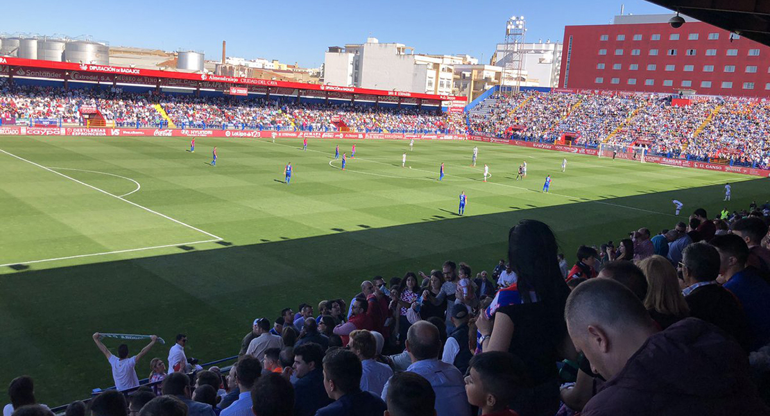 El Extremadura UD no da la talla ante su afición