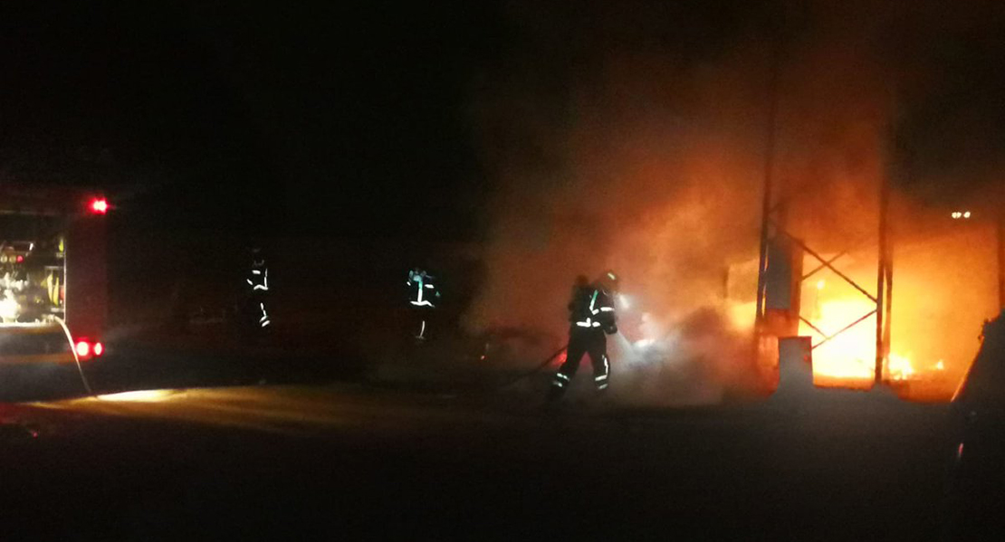 Un incendio intencionado destruye instalaciones del campo del Guareña