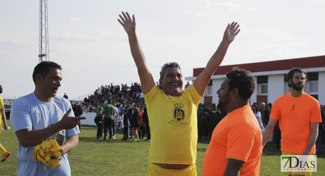 Imágenes del triangular solidario Gitanos, Guardia Civiles y famosos