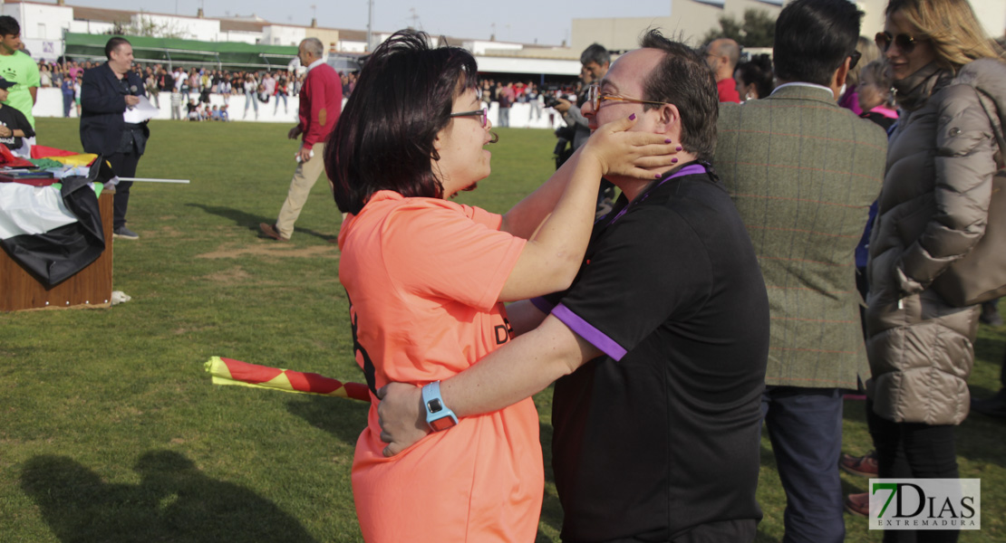 Imágenes del triangular solidario Gitanos, Guardia Civiles y famosos