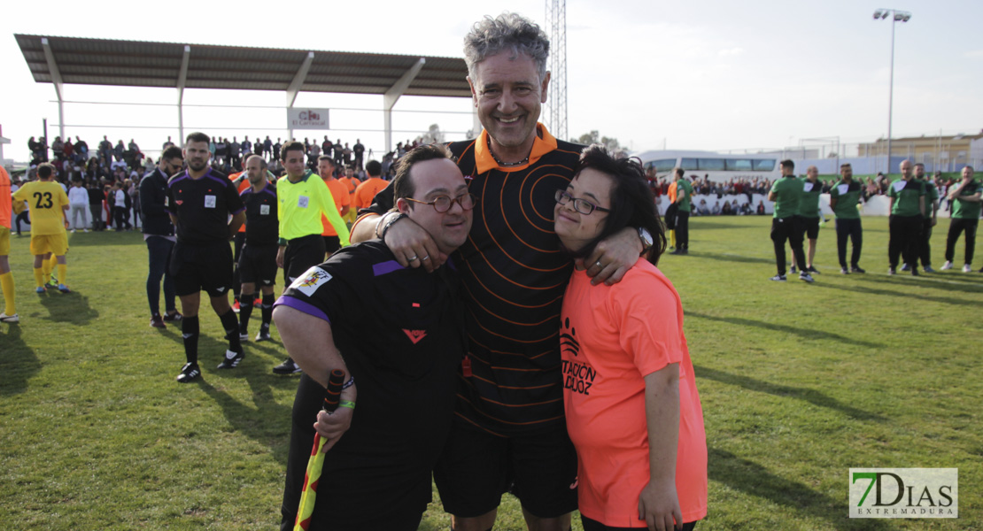 Imágenes del triangular solidario Gitanos, Guardia Civiles y famosos