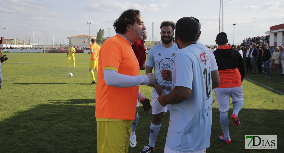 Imágenes del triangular solidario Gitanos, Guardia Civiles y famosos