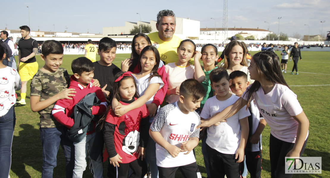 Imágenes del triangular solidario Gitanos, Guardia Civiles y famosos