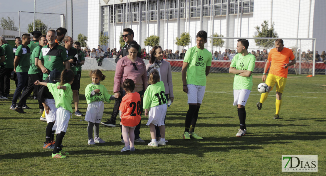 Imágenes del triangular solidario Gitanos, Guardia Civiles y famosos