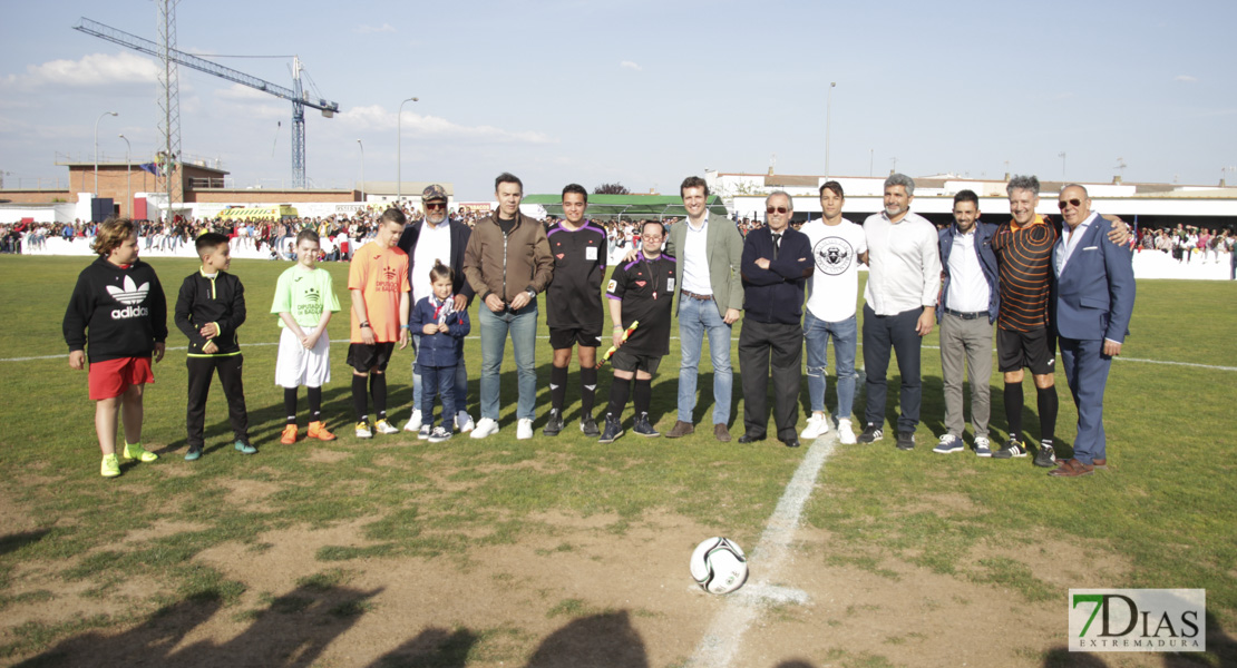 Imágenes del triangular solidario Gitanos, Guardia Civiles y famosos