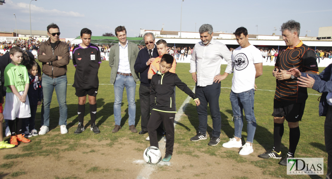 Imágenes del triangular solidario Gitanos, Guardia Civiles y famosos