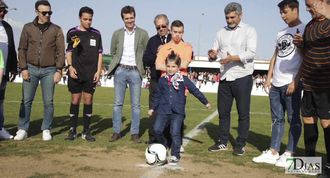 Imágenes del triangular solidario Gitanos, Guardia Civiles y famosos