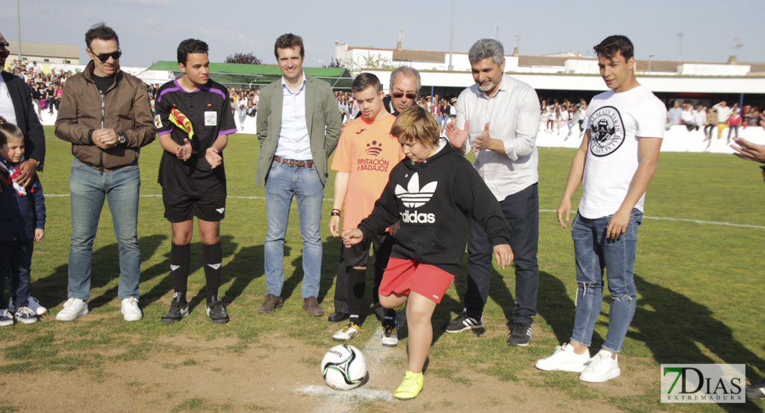 Imágenes del triangular solidario Gitanos, Guardia Civiles y famosos