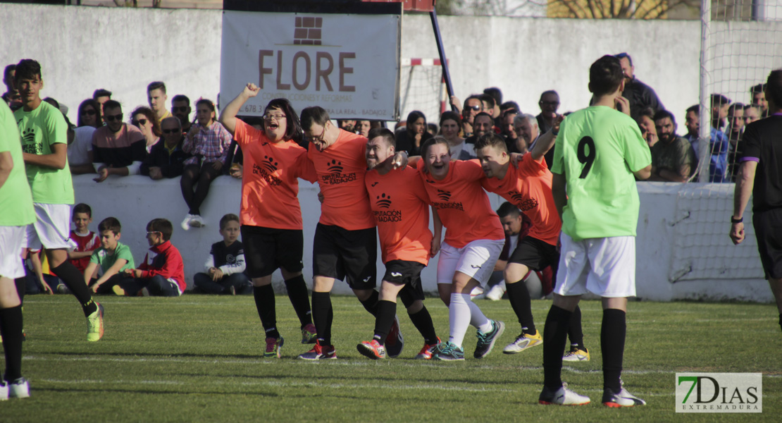 Imágenes del triangular solidario Gitanos, Guardia Civiles y famosos II